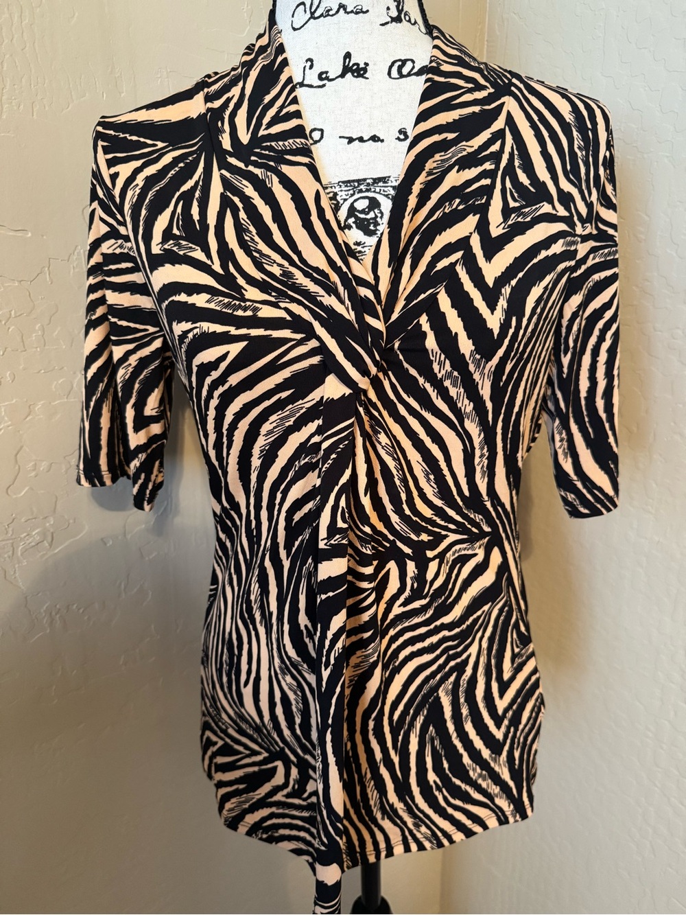 Carmen Marc Valvo Women's Short Sleeve Blouse Tiger Print Medium - Picture 1 of 10